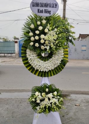 Vòng hoa tang lễ quận 1 H359
